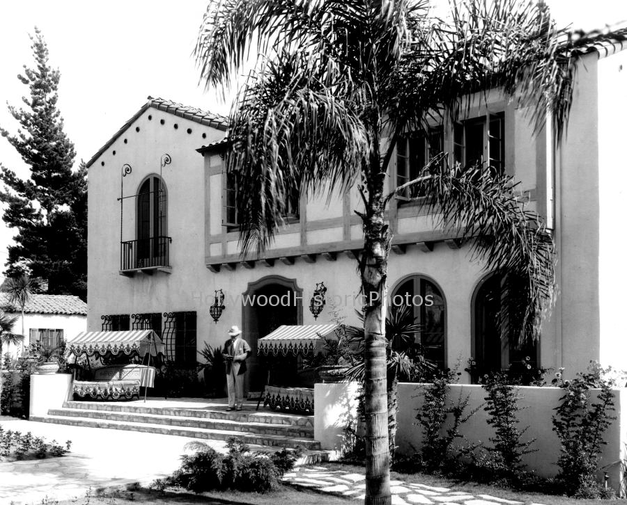 Garden of Allah Apartments 1927 8152 Sunset Blvd..jpg